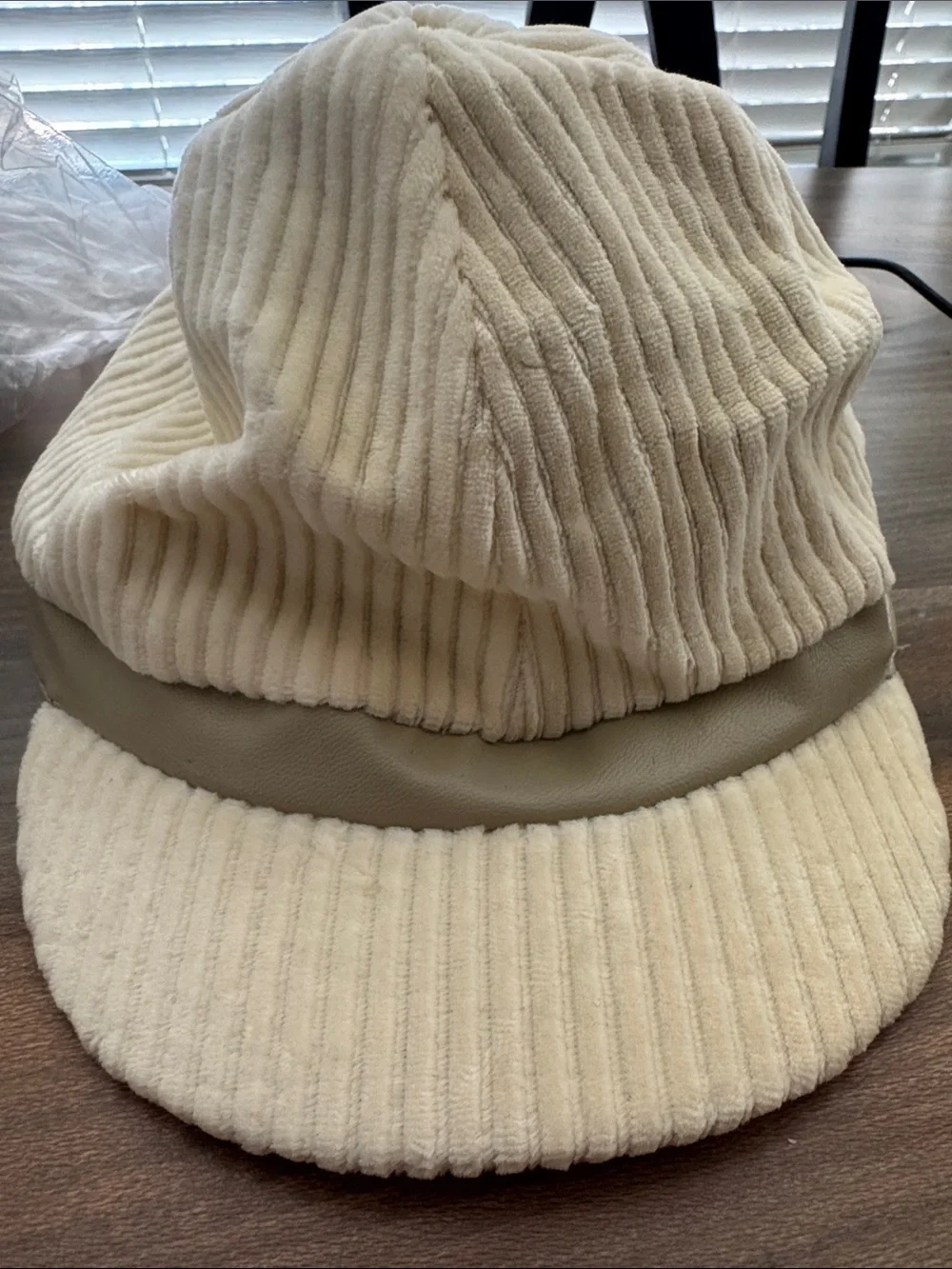 New Giovannio NY Ivory Ribbed Knit Newsboy Cap with Trim size 7.5